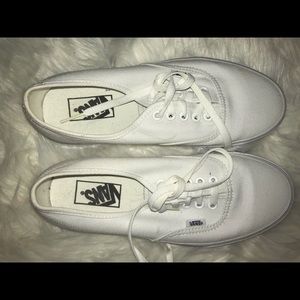 ⚪️vans⚪️ authentic shoes
